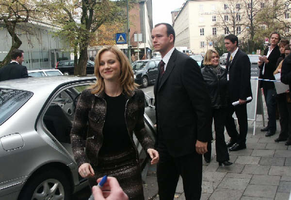 em-lauralinney.jpg (45185 Byte)