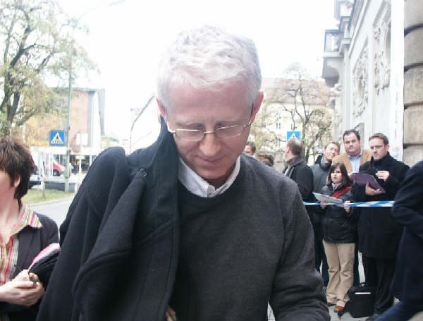 em-richardcurtis.jpg (36404 Byte)